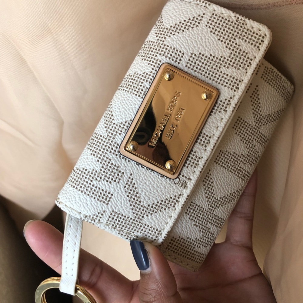 Authentic Michael Kors handy wallet.
